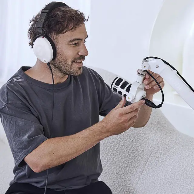 Alt view image 14 of 14 - RODE Microphone NTH-100 Professional Closed-Back Over-Ear Headphones (White)