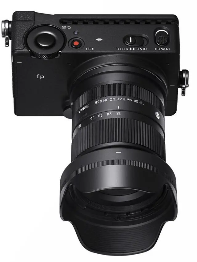 Alt view image 12 of 18 - Sigma 18-50mm F2.8 DC DN Contemporary for L Mount