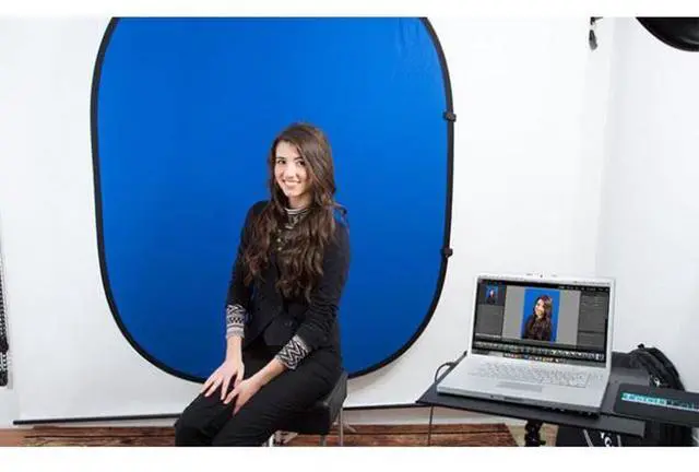 Alt view image 6 of 8 - Savage 60 x 72" Collapsible/Reversible Background (Chroma Green/Blue)