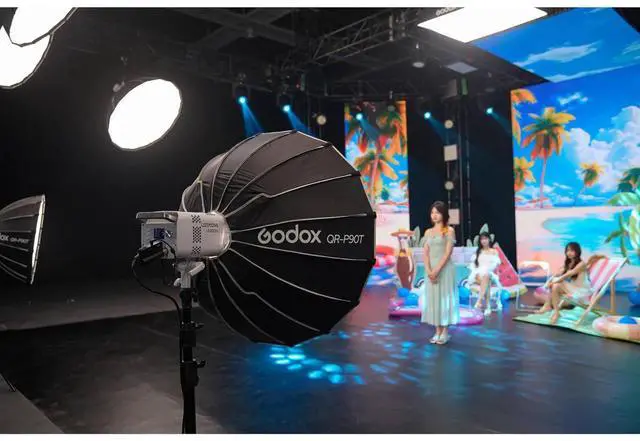 Alt view image 4 of 5 - Godox Litemons LE200Bi Bi-Color LED Monolight (White) #LE200BI