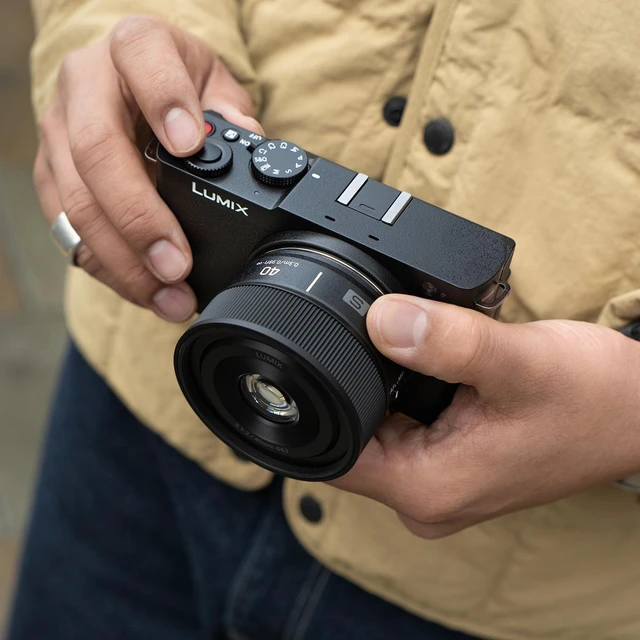 Alt view image 7 of 7 - Panasonic LUMIX S 40mm f/2 Lens for L-Mount, Black