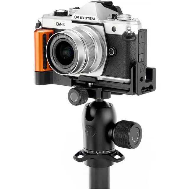 Alt view image 6 of 7 - 3 Legged Thing OSCAR QD-Compatible Dedicated L-bracket for OM-System OM3 - Copper