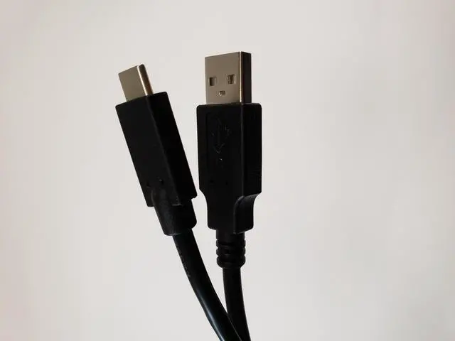 Main image of Micro Connectors (E07-318C2A-2M) 2 Meter (6.6 Feet) USB 2.0 Type-C to A Cable
