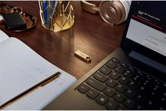 Main image of Kingston DataTraveler SE9 Gen 3- 128GB - 220MB/s read- Metal - USB 3.2 Gen 1 -Gold