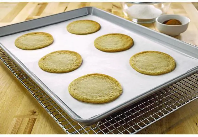 Alt view image 2 of 5 - Grease-Proof Quilon Pan Liners 24.5 x 16.63 1000/Carton SC07070