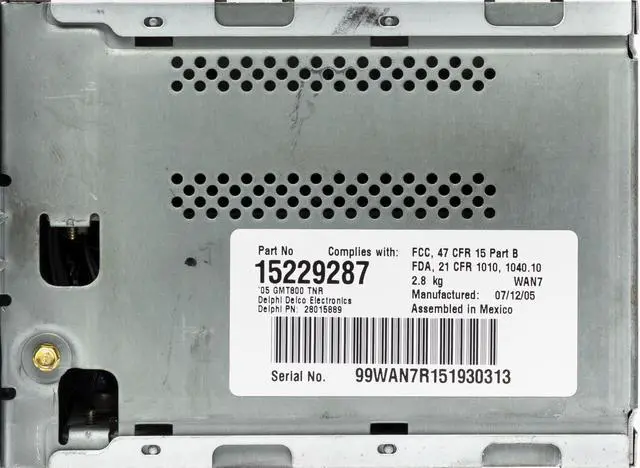Alt view image 4 of 5 - 2004-09 GMC Chevy Silverado Sierra AM FM CD Radio w Navigation 15800000 Opt UM8