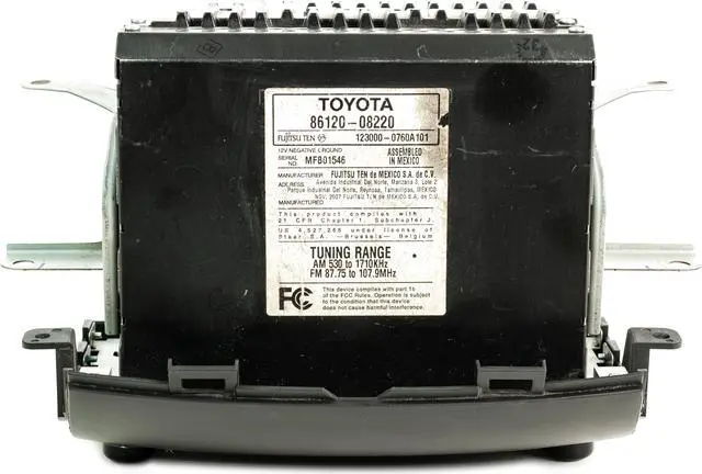 Alt view image 6 of 6 - 08-10 Toyota Sienna OEM Single AM FM CD Player Radio Receiver 11826 86120-08220