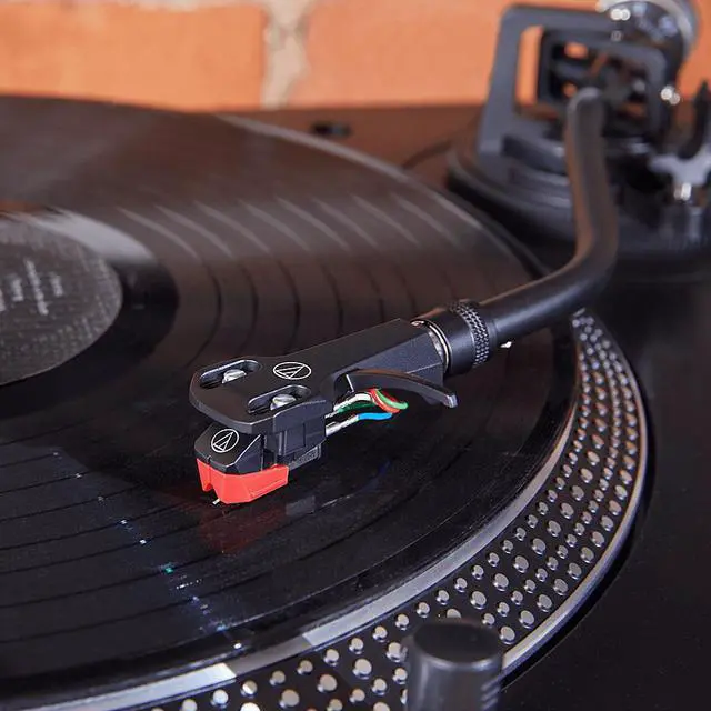 Main image of Audio-Technica Audio Technica AT-VM95ML/H Headshell/Cartridge Kit