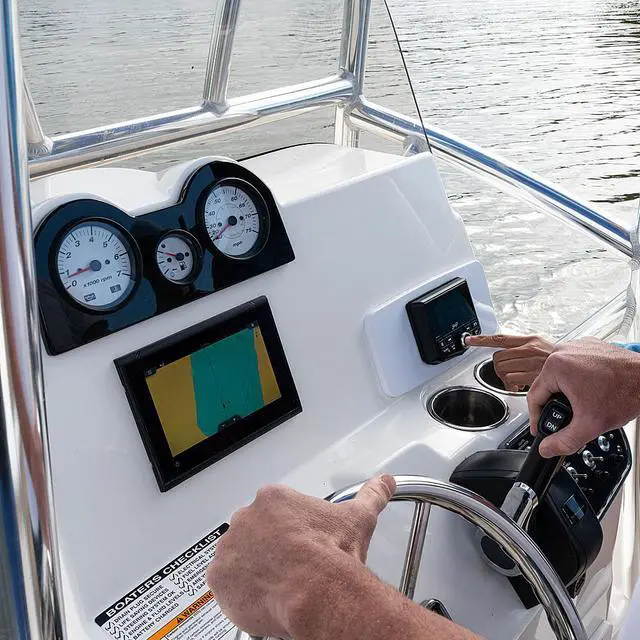 Alt view image 11 of 18 - Stinger SPXM1 Marine and Powersports Digital Media Player with Switch Command