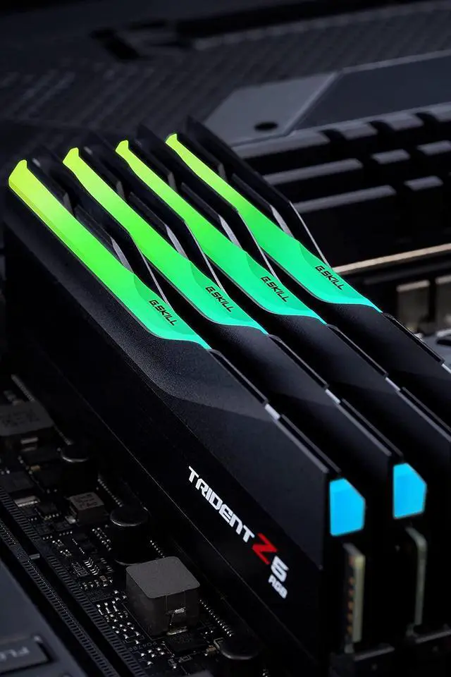 Alt view image 3 of 5 - G.SKILL Trident Z5 RGB Series 32GB 2 x 16GB 288-Pin DDR5 SDRAM DDR5 - BLACK