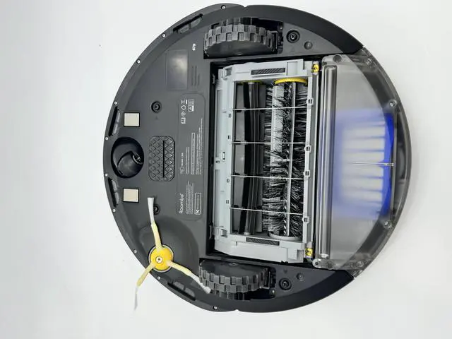 Alt view image 3 of 5 - iRobot Roomba 679 Robot Vacuum Only No Accessories or battery R679020 - BLACK