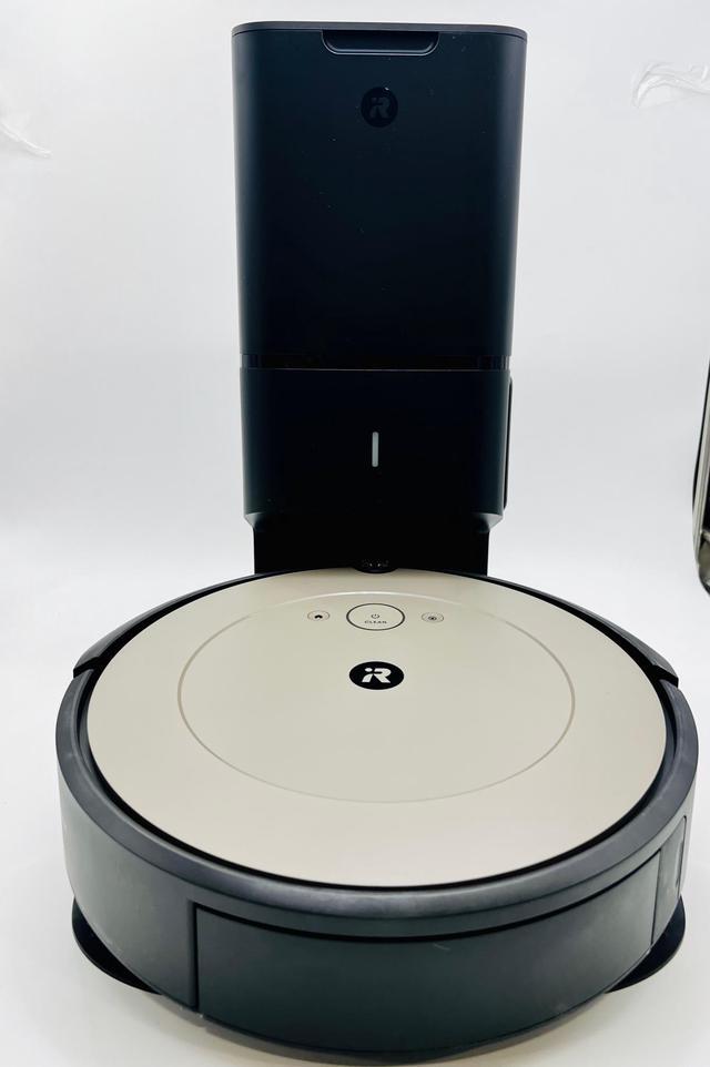Refurbished: iRobot i155220 Roomba i1 Plus (1552) Wi-Fi Self-Emptying Robot  Vacuum 