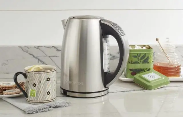 Alt view image 4 of 6 - Cuisinart CPK-17 PerfecTemp 1.7-Liter Stainless Steel Cordless Electric Kettle