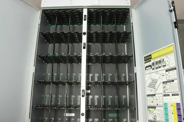 Alt view image 2 of 7 - (NOT FOR HOME PC!) External HDD Enclosure LFF 3.5 60x 3TB SAS 2x PSU 2x Expanders 180TB Rails CMA