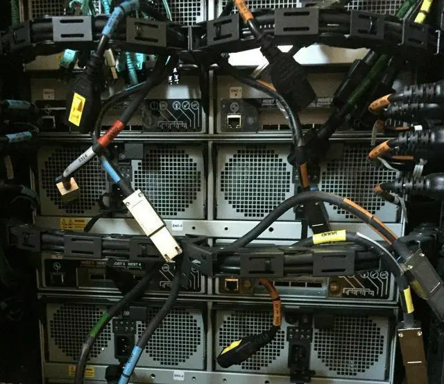 Alt view image 4 of 7 - (NOT FOR HOME PC!) External HDD Enclosure LFF 3.5 60x 3TB SAS 2x PSU 2x Expanders 180TB Rails CMA