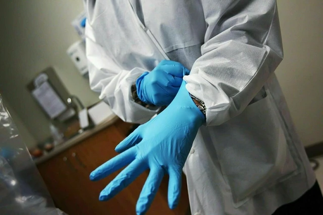 Alt view image 2 of 2 - 1000 Shield Nitrile Exam Powder Free Gloves (Non Latex Vinyl) Small