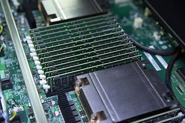 Alt view image 3 of 5 - Kingston - DDR4 - module - 32 GB - DIMM 288-pin - 3200 MHz / PC4-25600 - CL22 - 1.2 V - registered - ECC - KTD-PE432D8/32G