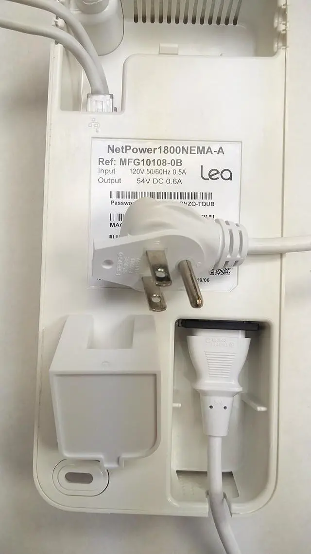 Alt view image 4 of 6 - NetPower1800, 30W 802.3af/at PoE with 1800Mbps HPAV2 MIMO PLC in one