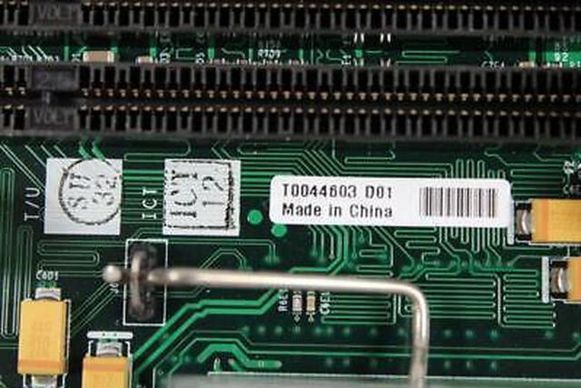Alt view image 5 of 7 - Intel SE7520BD2 E7520 Chipset Dual Socket-604 6 Slots Motherboard C44688-801