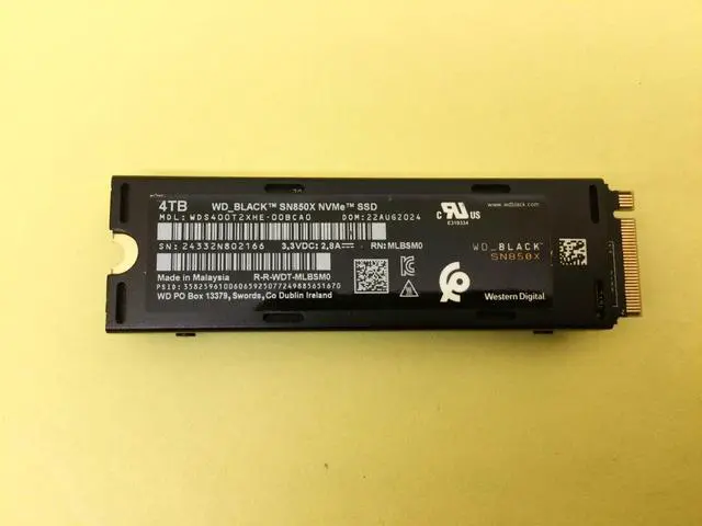 Alt view image 2 of 3 - WD BLACK SN850X 4TB PCIe4.0 NVMe Internal Gaming SSD w/heatsink WDS400T2XHE New