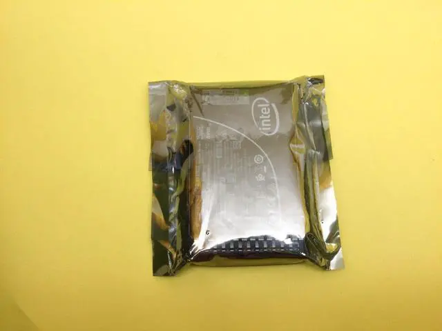 Main image of 878014-B21 HPE 375GB NVME GEN3 WRITE INTENSIVE SFF SCN U.2 SSD P02559-001