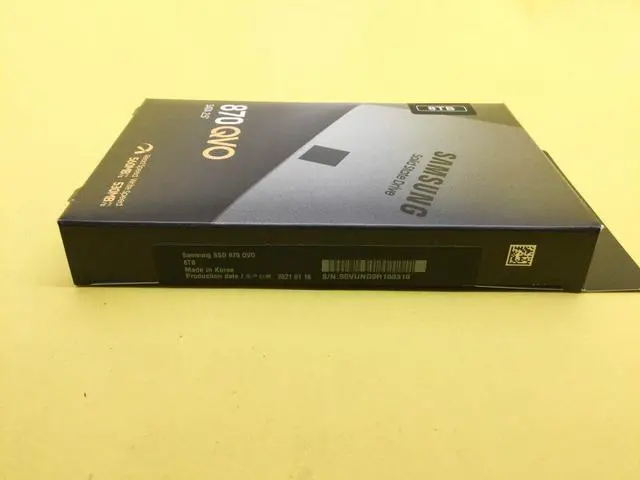 Alt view image 2 of 3 - Samsung 870 QVO 8TB SATA III 2.5" SSD MZ-77Q8T0B/AM MZ-77Q8T0