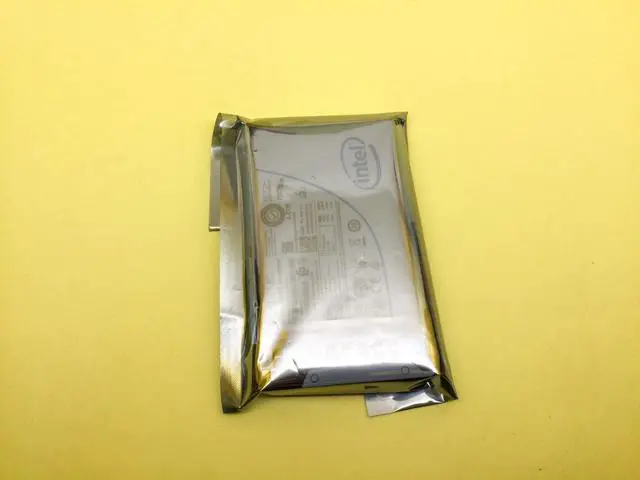 Main image of 5GMK0 Dell 4TB PCIe NVMe Read Intensive 2.5in SSD SSDPE2KX040T8T w/ Gen14