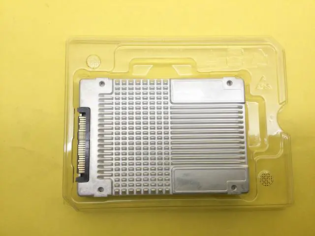 Alt view image 2 of 2 - Intel DC P4610 Series 3.2TB PCIe 3.1 x4 NVMe 2.5in U.2 SSD SSDPE2KE032T8