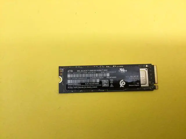 Alt view image 2 of 4 - WD Black SN8100 4TB NVMe PCIe 5.0x4 M.2 2280 SSD WDS400T1X0M