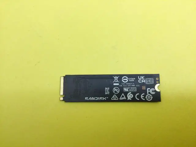 Alt view image 3 of 4 - WD Black SN8100 4TB NVMe PCIe 5.0x4 M.2 2280 SSD WDS400T1X0M