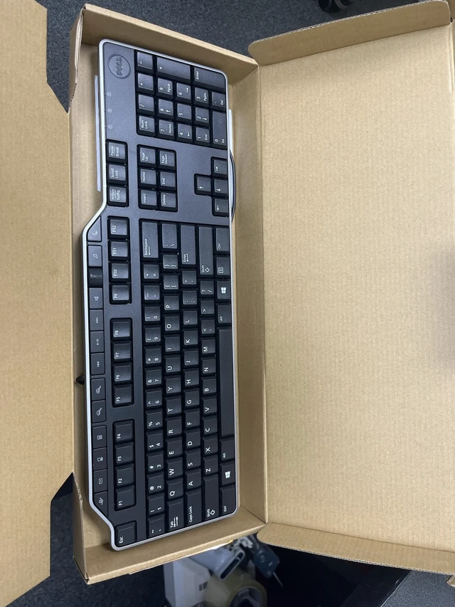 Alt view image 2 of 6 - Lot 100 Dell KB522 Business Multimedia USB Keyboard QWERTY English Black 2FVXN