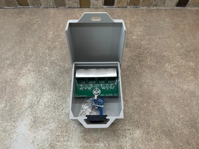 Alt view image 3 of 5 - LOT OF 2 Everstar GbE-GUARD SX2 2-Port GbE ESD&PoE+ Surge Protector