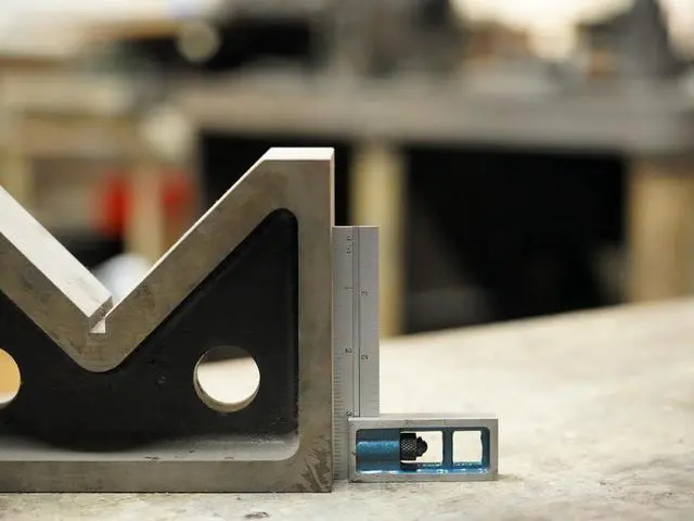 Alt view image 4 of 7 - Metric Reading Pocket Double Square- Cast Iron Head, 100mm Blade with Satin Chrome Finish, Made in USA