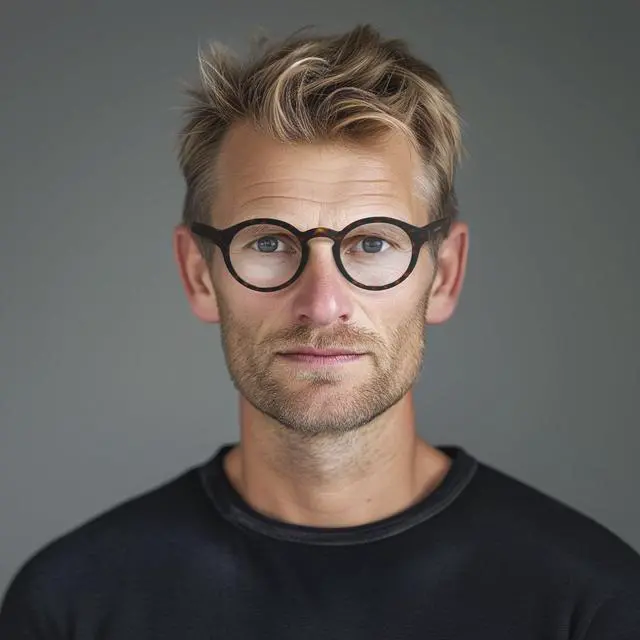 Alt view image 2 of 5 - LONDON MOLE(r) Graduate Blue Light Blocking Glasses - Cool round panto shape - Anti-eyestrain for screens - Unisex with spring hinges