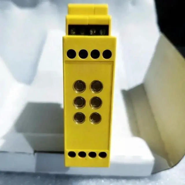 Main image of FOR 1PCS UE43-2MF2D2 6024893 safety relay