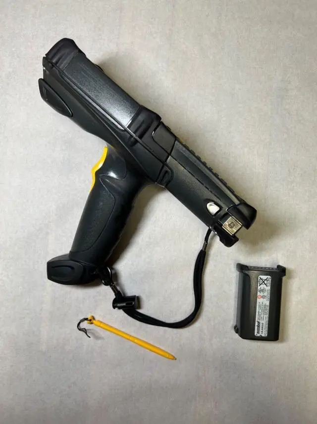 Alt view image 2 of 4 - Ze,bra MC92N0-G30SYEAA6WR Bar,code Scan,ner 1D/2D imager  53 Key W/Battery & Stylus