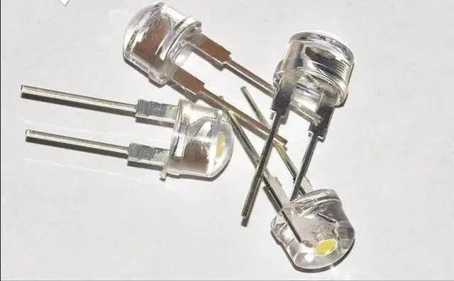 Main image of 10PCS/LOT 8mm straw hat LED lamp bead are white light 0.5W F8MM power 0.5W hat light-emitting diode 3.0-3.2 6000-8000K
