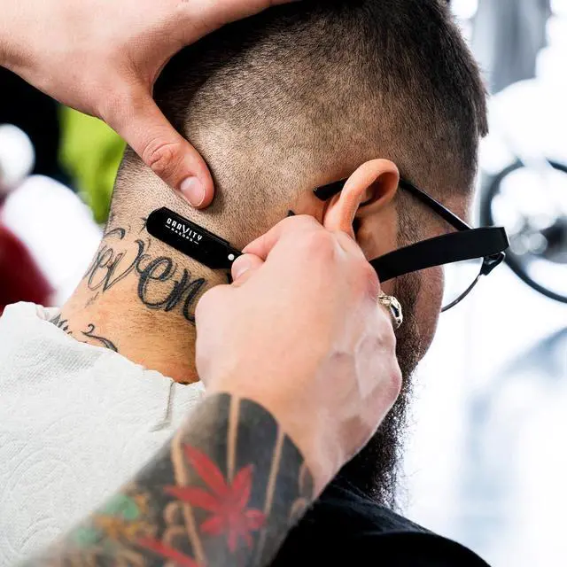 Alt view image 6 of 7 - Professional Straight Razor - Minimal Exposure Straight Razor Kit with 10 Gravity Premium Blades, .5mm Exposed (Nightcrawler)