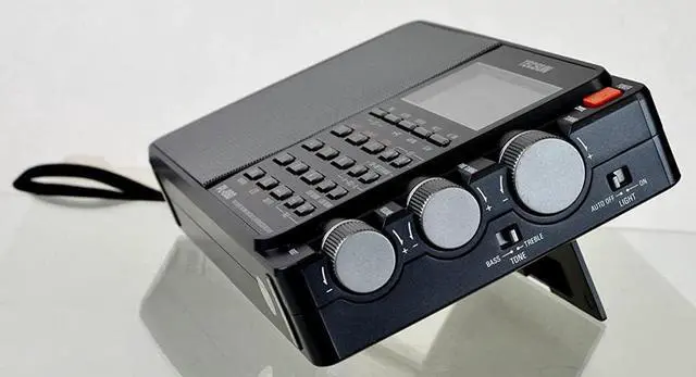 Alt view image 4 of 5 - Tecsun PL880 Portable Digital PLL Dual Conversion AM/FM Longwave Shortwave Radio with SSB (Single Side Band) Reception