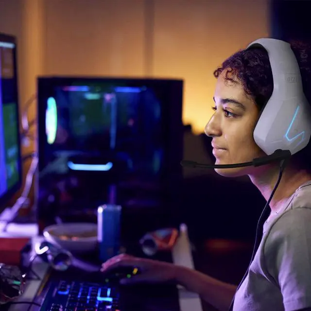 Alt view image 4 of 7 - Orzly Gaming Headset (White) for PC and Gaming Consoles PS5, PS4, Xbox Series X | S, Xbox ONE, Nintendo Switch & Google Stadia Stereo Sound with Noise Cancelling mic - Hornet RXH-20 Siberia Edition