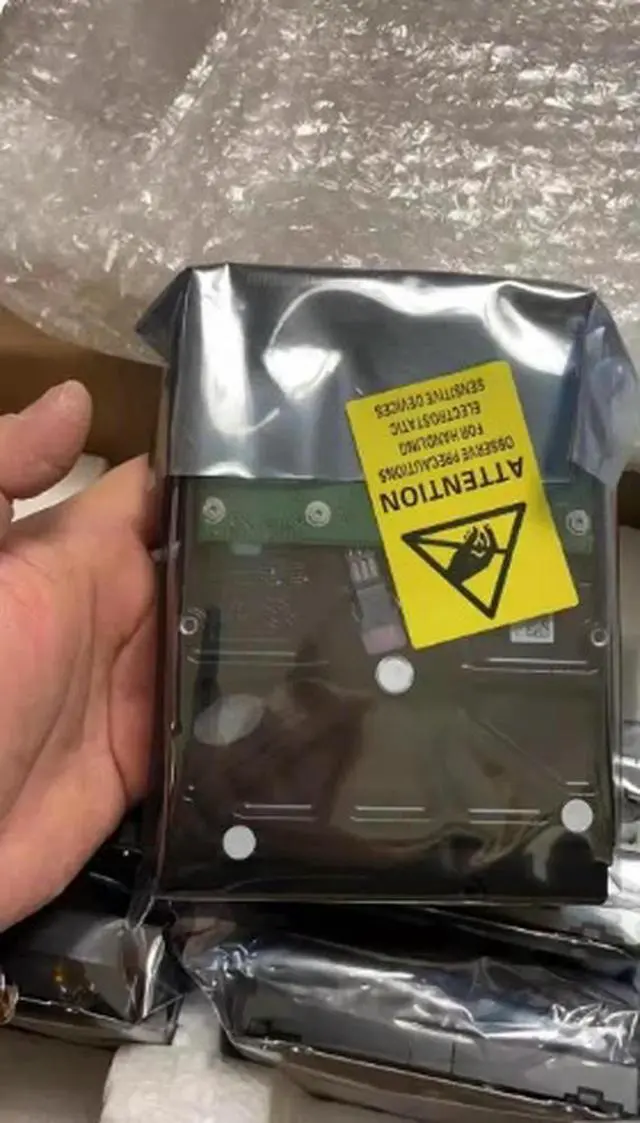 Alt view image 2 of 2 - 656108 MM1000GFJTE 832510-001 ST1000NX0423 1TB SATA Hard Drive