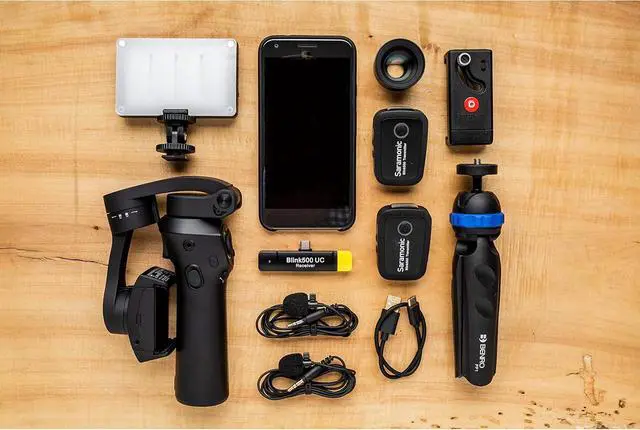 Alt view image 6 of 7 - Saramonic 2.4 GHz 2-Person Wireless Clip-On Mic Sys w/Lavs & USB-C Receiver for Smartphones & Tablets (BLINK500B6)