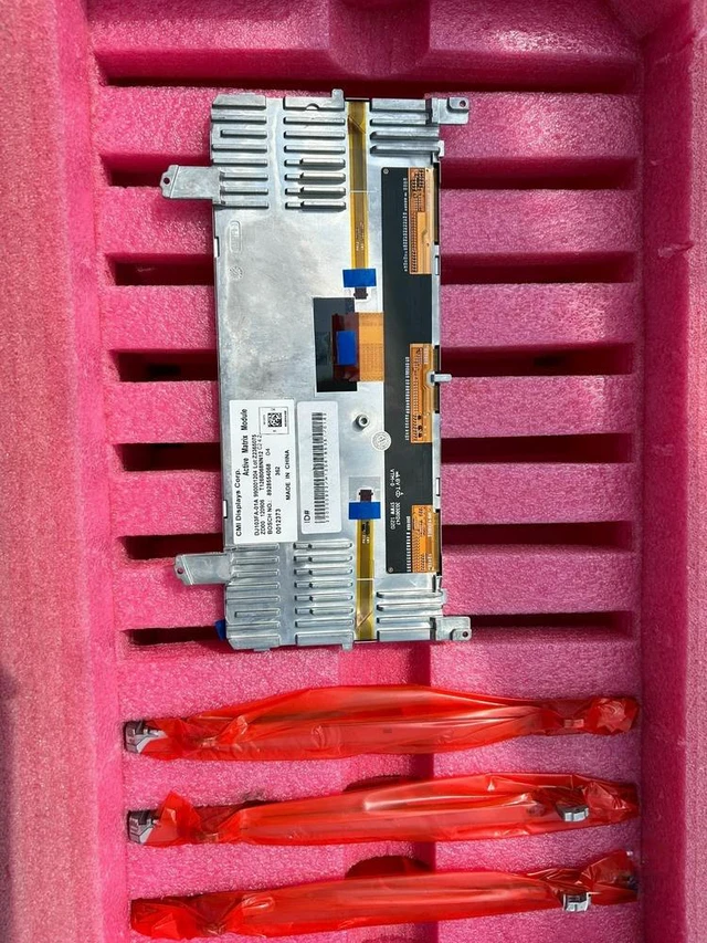 Alt view image 2 of 3 - DJ103FA-01A Car mounted LCD screen