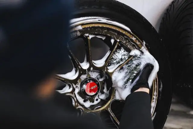 Alt view image 3 of 7 - The Rag Company The Cyclone Ultra Wheel Mitt Perfect for Wheels, Grills, and Tight Areas; Proprietary Microfiber Blend; Easily Releases Contaminates Upon Rinsing, 6in x 7in, Black/Grey (2-Pack)
