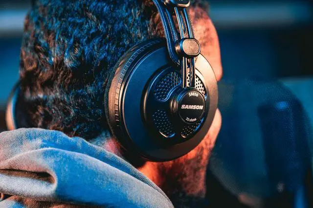 Alt view image 5 of 7 - Samson SR850 Professional Studio Reference Headphones