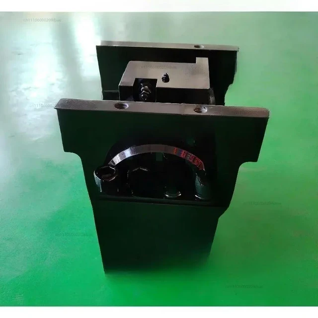 Alt view image 3 of 3 - Excavator Tilt Rotation Quick Change Spiral Swing Oil Cylinder BQ5-028-180SDYJ-A Hydraulic Bucket Cylinder