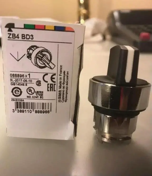 Main image of ZB4BD3 black selector switch Ø22 3-position stay put 2NO 600V fast delivery