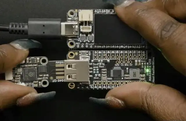 Alt view image 5 of 6 - 5858 USB Host FeatherWing with MAX3421E