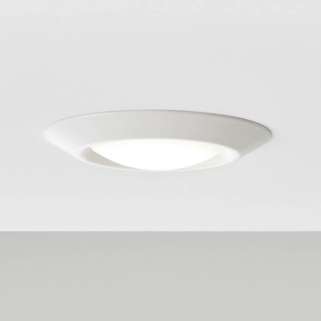 Main image of Sea Gull Lighting 14550S-15 Generation Lighting Traverse Lyte Round 6 in. 3000K, Canless Integrated LED Recessed Light, 925 Lumens, 90 CRI, T24 Complaint, Wet Rated in White Finish (1 Pack)