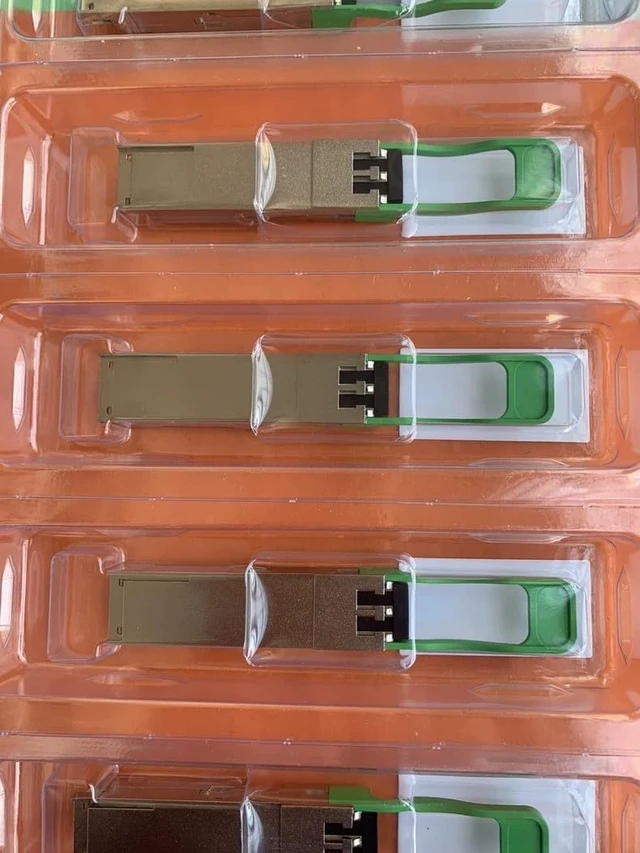 Alt view image 2 of 2 - 1PC Arista XVR-10163-20 100GBASE-CWDM4 QSFP-100G-CWDM4 2km 1310nm LC SMF Transceiver Module